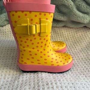 Kids NWT rain boots size 6